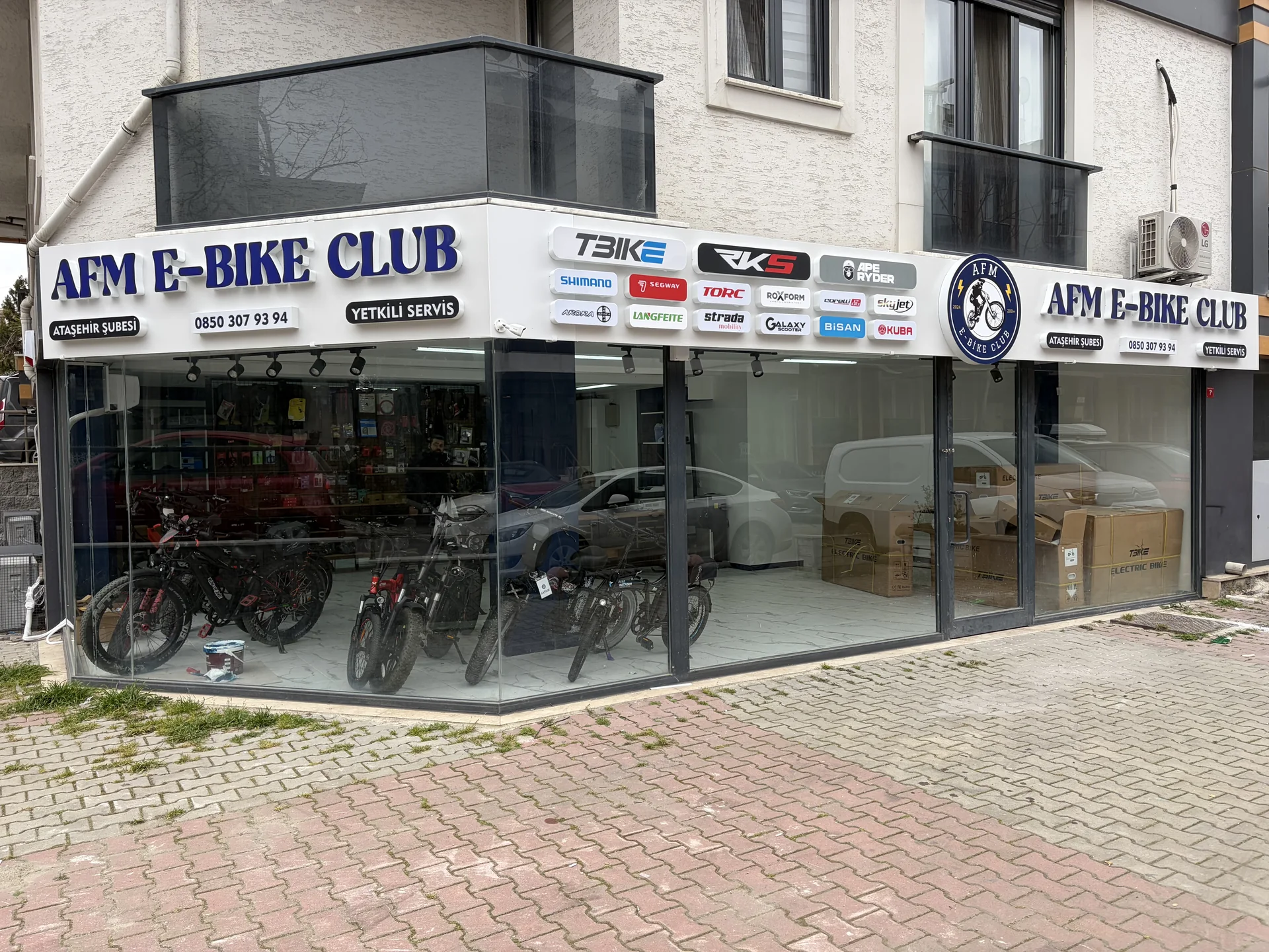 AFM E-Bike Club Ataşehir mağazasının dış cephesi